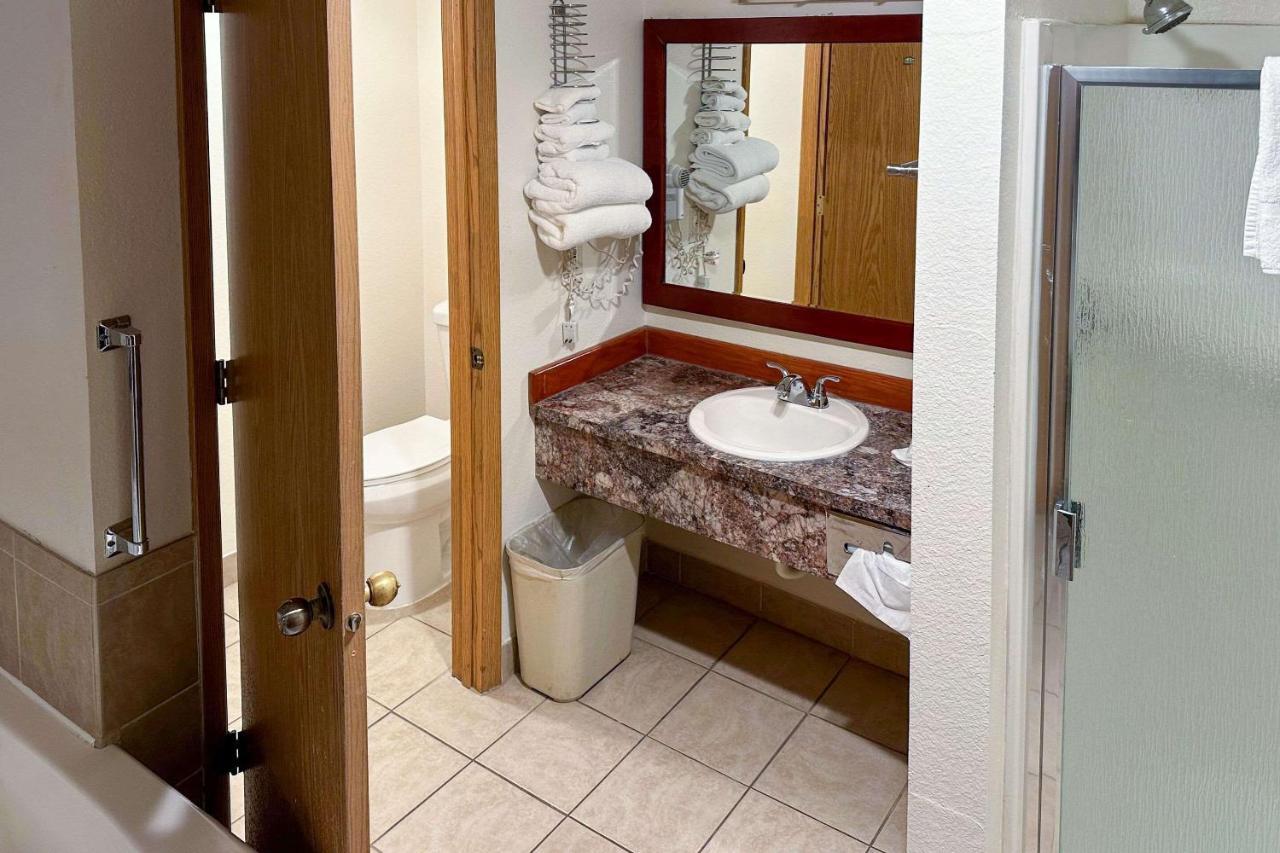 Econo Lodge Edmonds North Seattle Extérieur photo