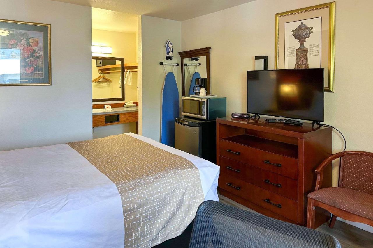 Econo Lodge Edmonds North Seattle Extérieur photo