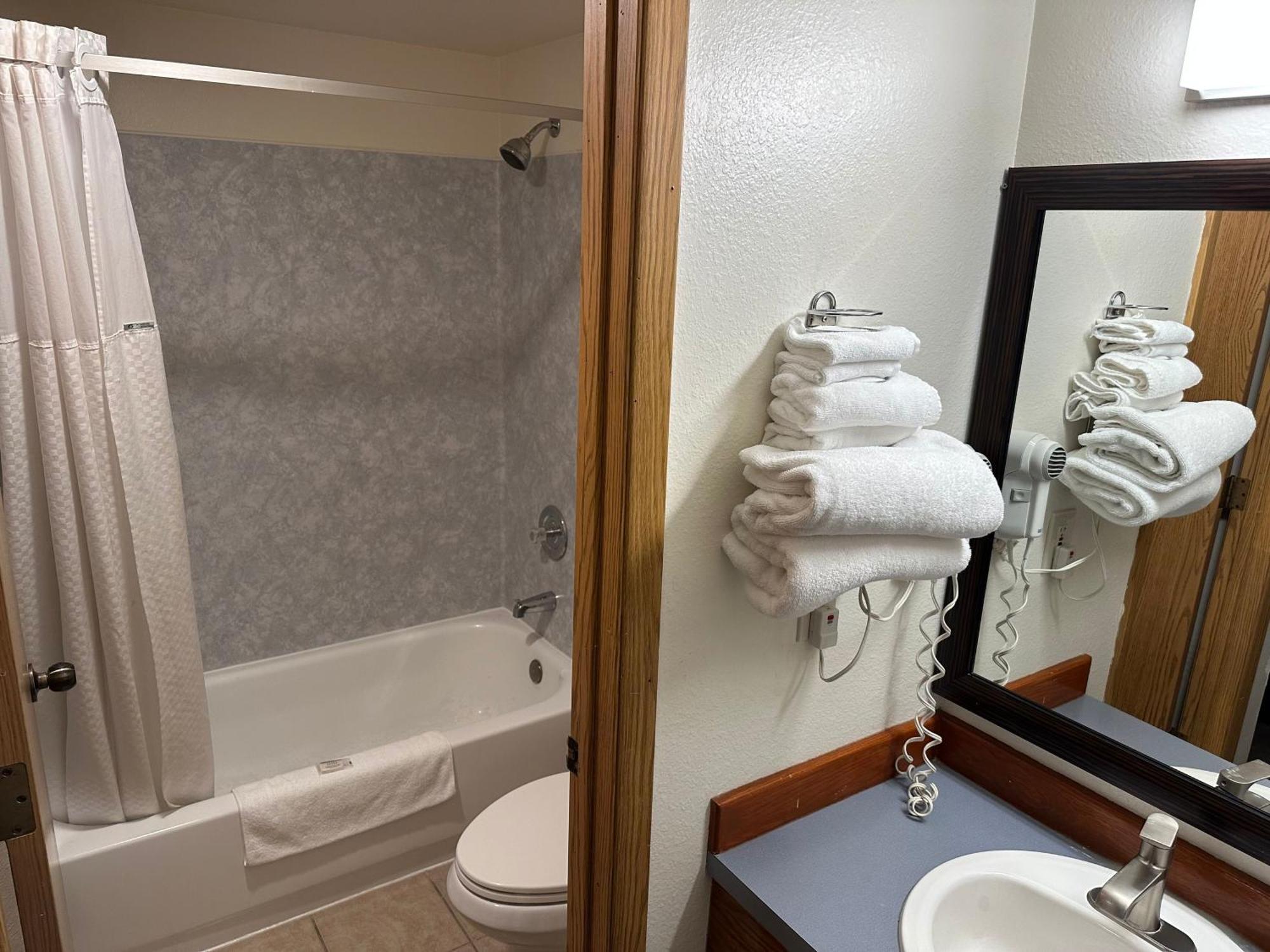 Econo Lodge Edmonds North Seattle Extérieur photo