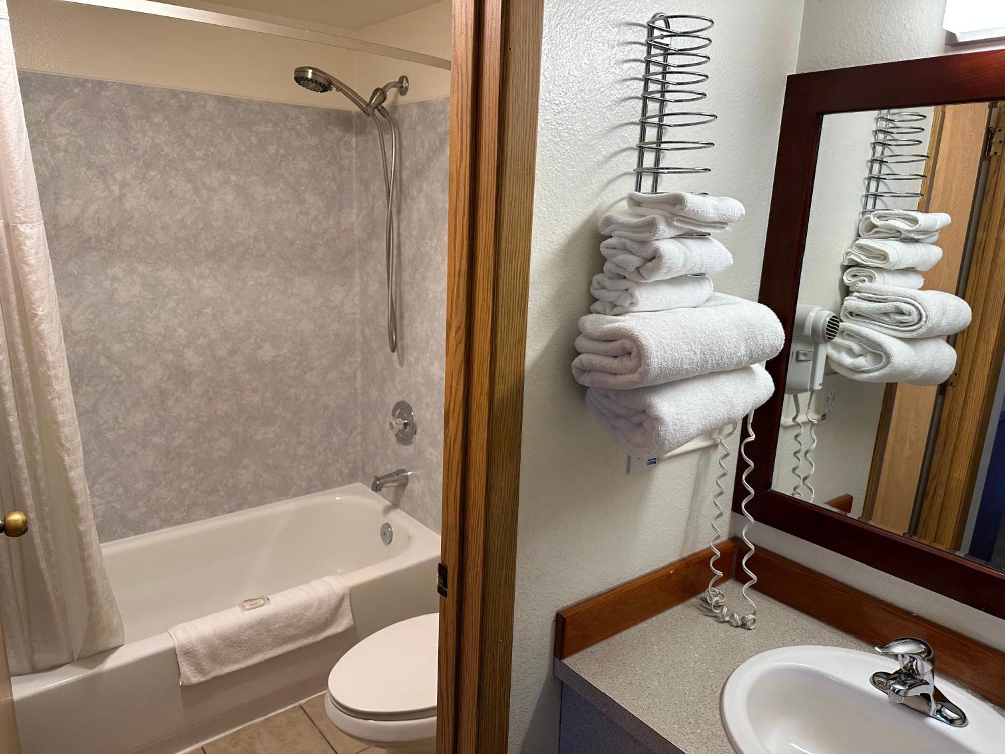 Econo Lodge Edmonds North Seattle Extérieur photo